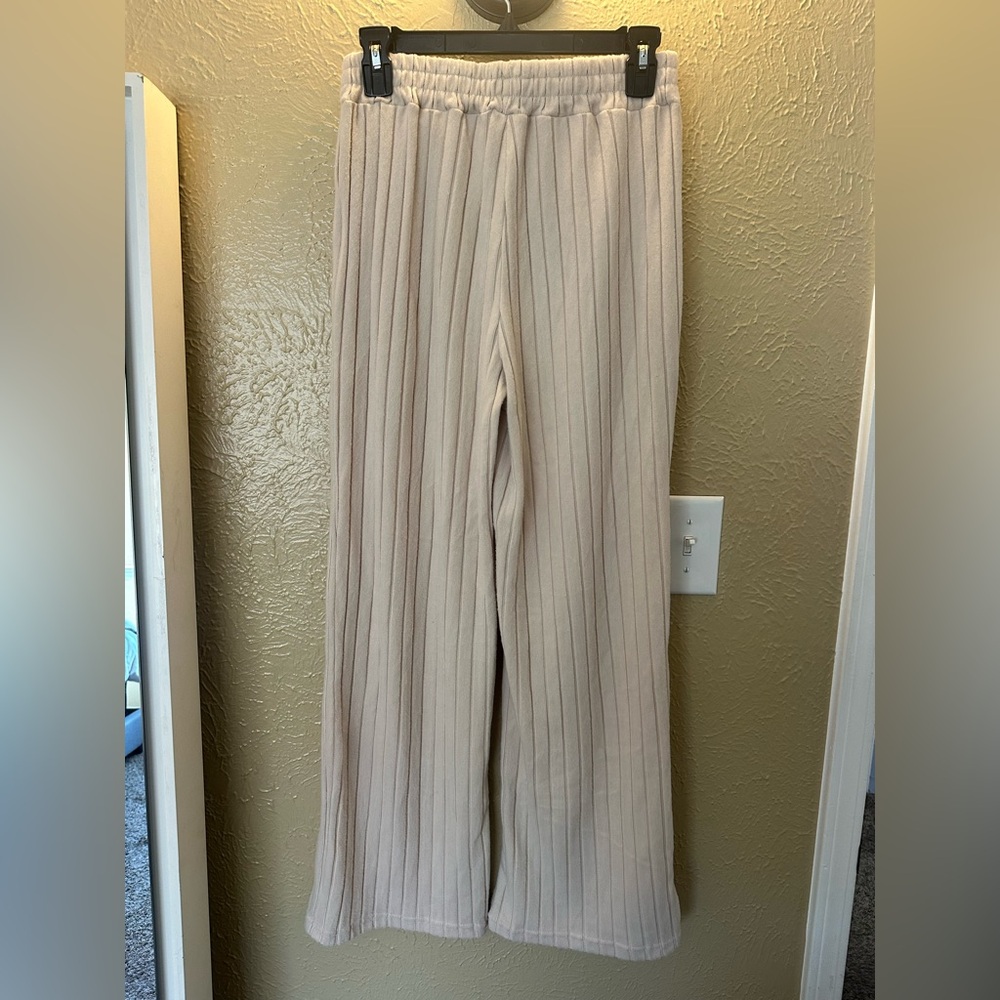 SHEIN Cream Ribbed Set - Picture 3 of 4